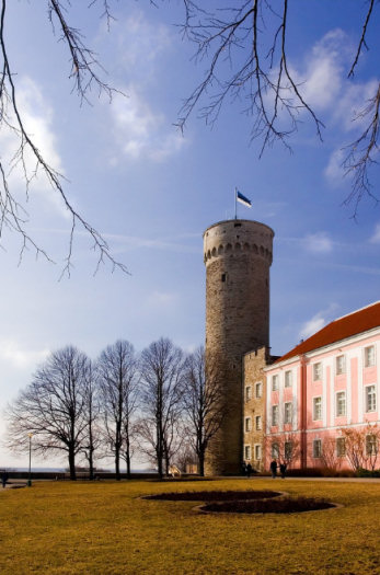 48-metrowy Długi Hermann w południowozachodnim rogu Zamku Toompea Zakątki Estonii