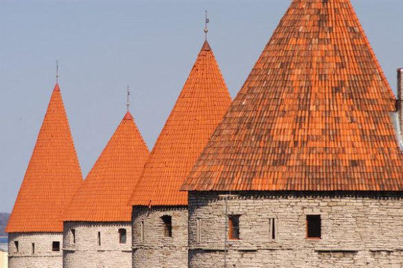 Baszty, Widok z baszty Tartu i Tallin na zdjęciach