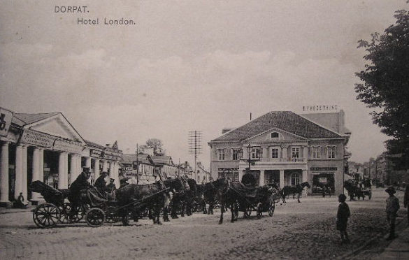 Dorożkarze przy Hotelu Londyn